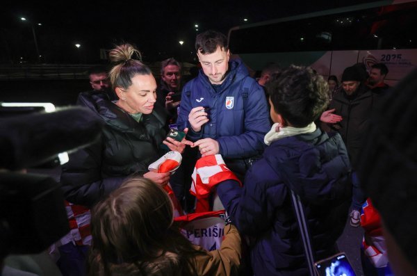 Navijači uoči treninga hrvatskih rukometaša 1.2.2025.