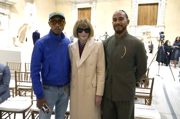 Pharrell Williams, Anna Wintour i Lewis Hamilton
