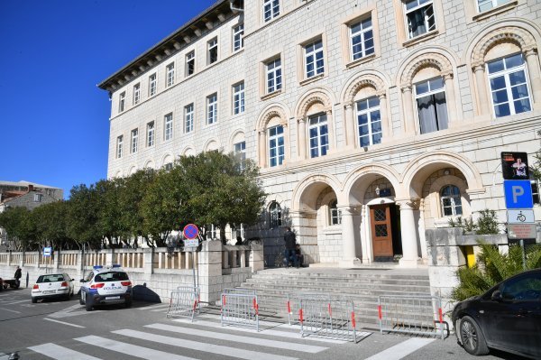 Gimnazija u Dubrovniku dobila je dojavu o bombi