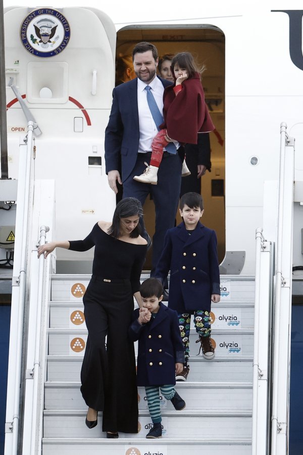 Usha Vance i JD Vance s djecom