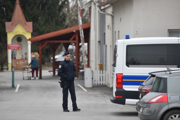 Policija ispred Doma za starije Sv. Ana u vlasništvu Barbare Antolić Vupore