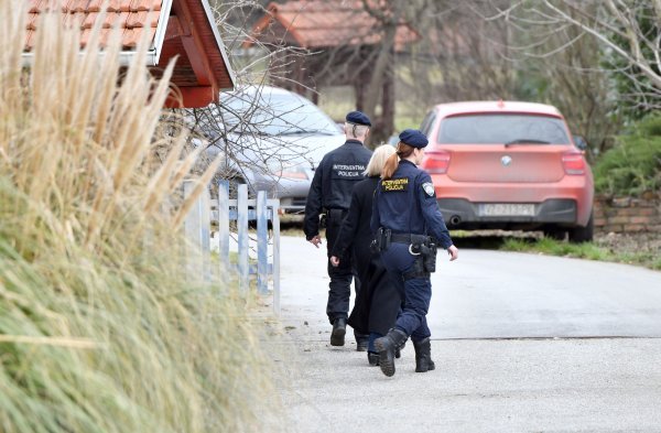 Barbara Antolić Vupora u pratnji policije.