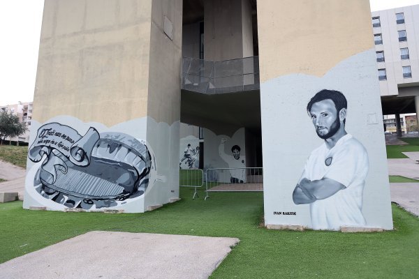 Za 114. rođendan Hajduka na zgradi Sveučilišta u Splitu naslikani su murali nogometaša