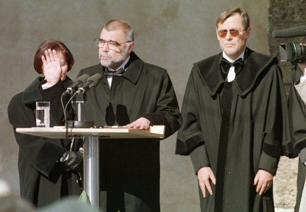 Prva Mesićeva inauguracija