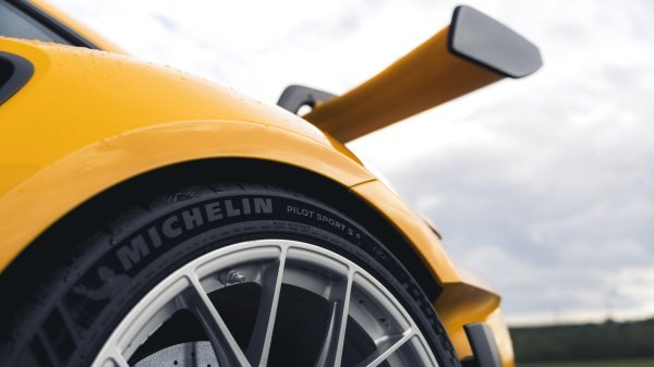 Porsche 911 GT3 RS i guma Michelin Pilot Sport S 5 na stazi u Clermont-Ferrandu