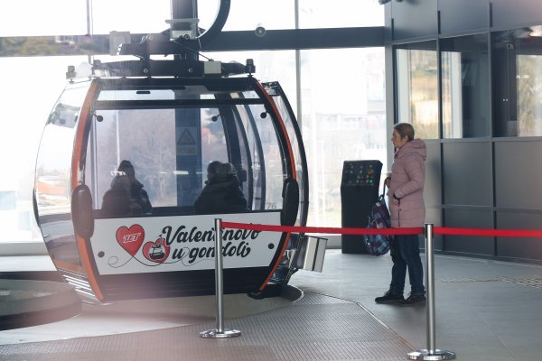 Romantična vožnja žičarom za dvoje uz pogled na Zagreb i šampanjac