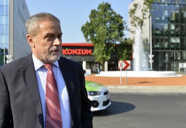 Milan Bandić i fontana