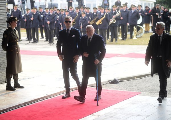 Stjepan Mesić s unukom Tomom