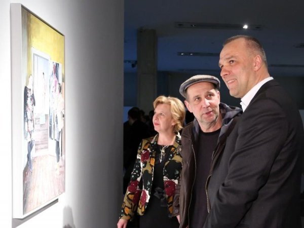 Snježana Pintarić, Lovro Artuković i Davor Tomašković na otvaranju izložbe Pixsell