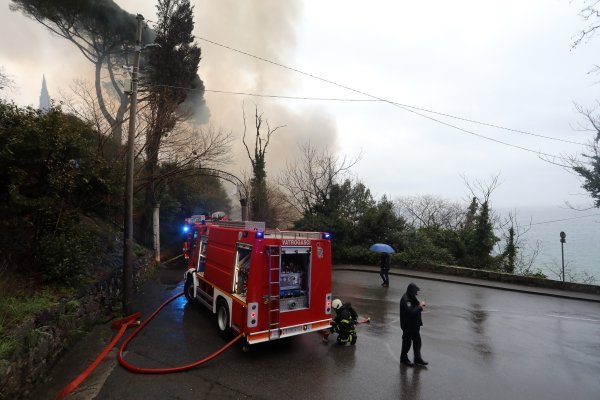 Požar na nekadašnjem restoranu Amfora u Voloskom