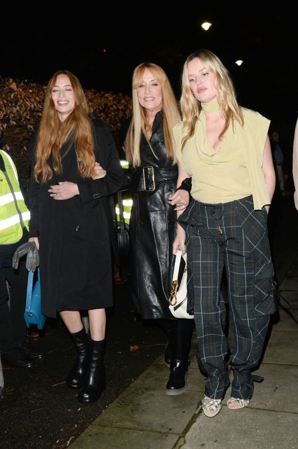 Jerry Hall, Elizabeth i Georgia May Jagger