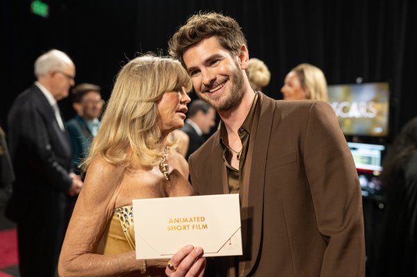 Andrew Garfield i Goldie Hawn
