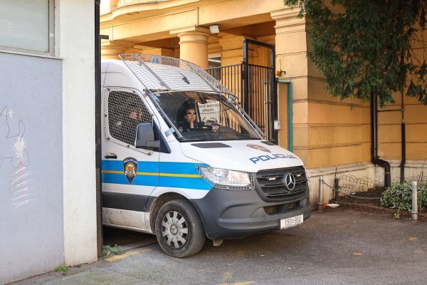 Policija odvodi Gorana Krunića i ostale iz USKOK-a