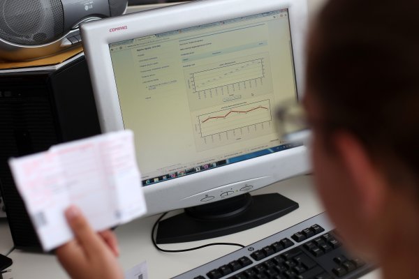 Pravne osobe dužne su čuvati račune u izvornom obliku, a to se odnosi i na e-račune