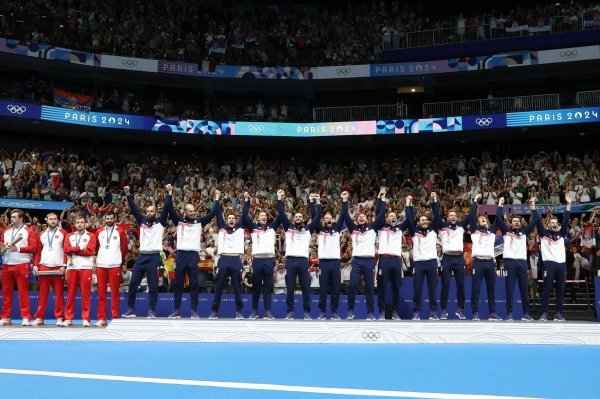 Zlatna Srbija nakon pobjede u finalu Igara u Parizu protiv Hrvatske