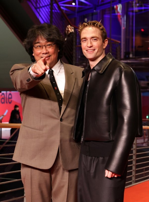 Robert Pattinson i Bong Joon-ho