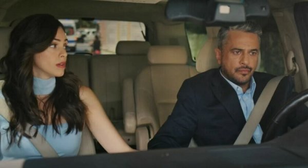 Betul (Hazal Araci) s Orhanom (Emre Altug) u 'Zlatnom kavezu'