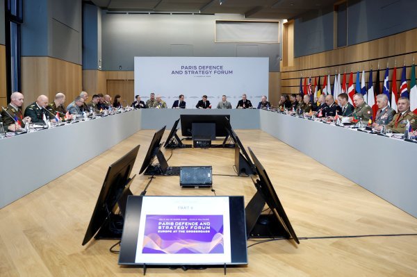 Obrambeni forum u Parizu