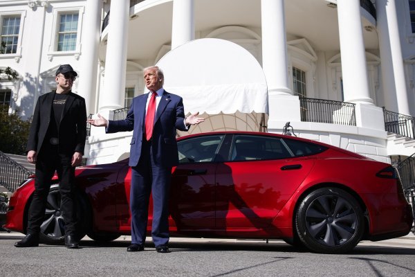 Donald Trump i Elon Musk s novom Teslom