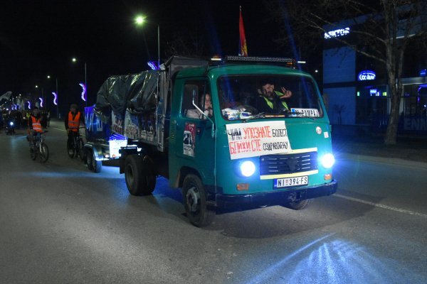 Građani i bajkeri Požarevca dočekali studente koji hodaju od Niša do Beograda