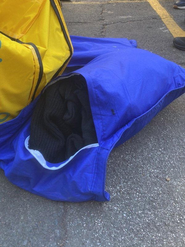 Beograd: Policija u automobilu pronašla veću količinu molotovljevih koktela, palice, fantomke i zaštitne rukavice