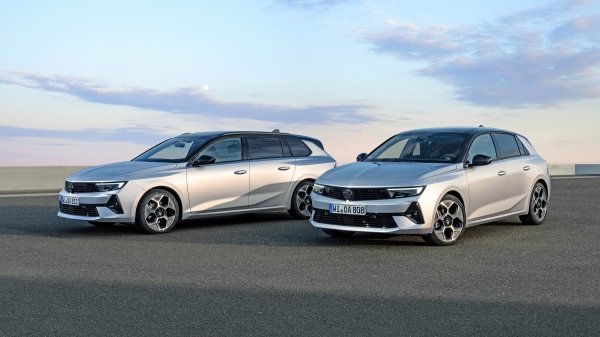 Opel Astra SportsTourer i Opel Astra