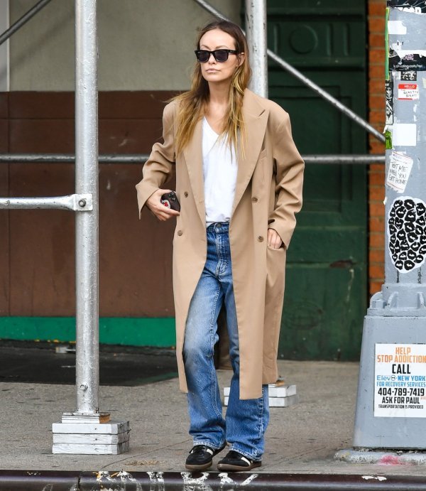 Olivia Wilde u Adidasovim tenisicama Samba