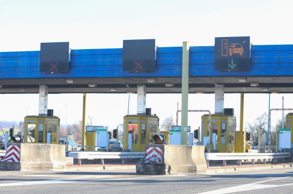Muškarac se zabio u naplatne kućice i poginuo