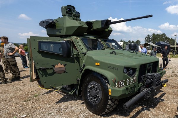 Mangart 25 na jednoj od slovenskih vojnih izložbi