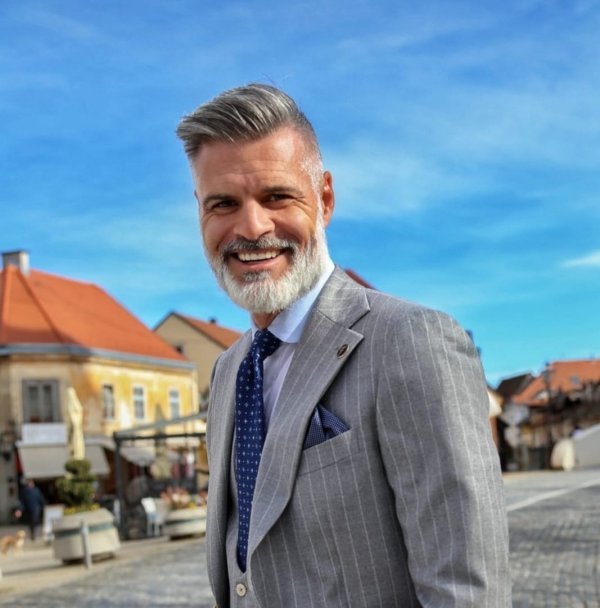 Hrvoje, Brak na prvu