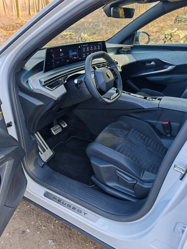 Peugeot 5008 Hybrid 136 e-DCS6 GT