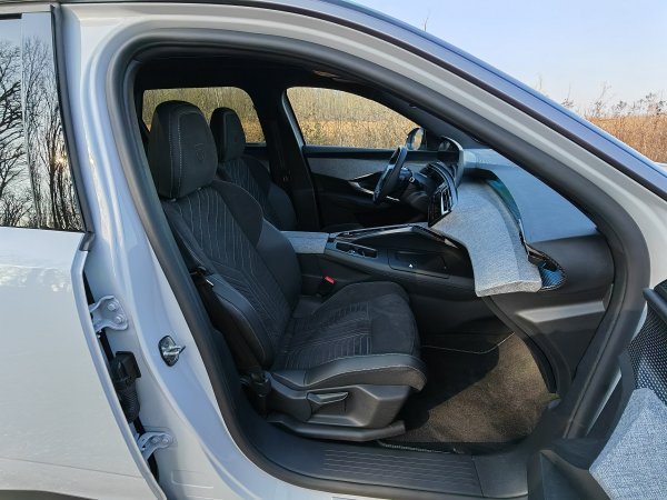 Peugeot 5008 Hybrid 136 e-DCS6 GT