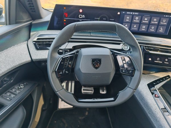 Peugeot 5008 Hybrid 136 e-DCS6 GT