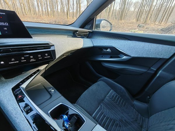 Peugeot 5008 Hybrid 136 e-DCS6 GT