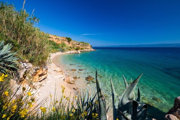 Skrivena plaža na Braču