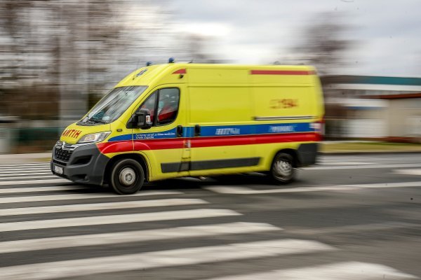 Maloljetnik s četvrtog kata pao na Hitnu pomoć