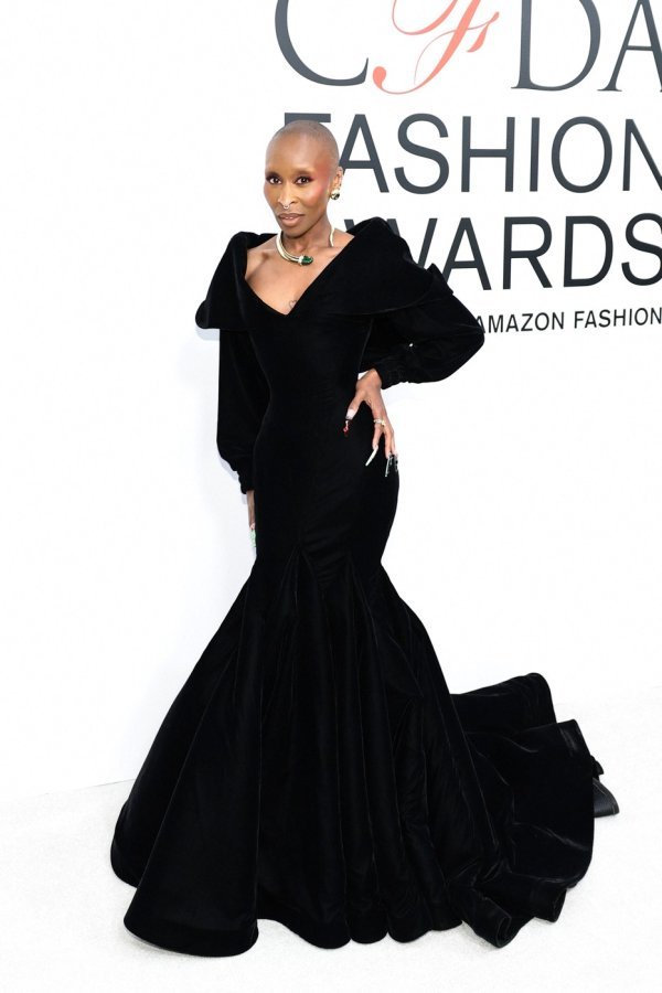 Cynthia Erivo u haljini brenda Gap