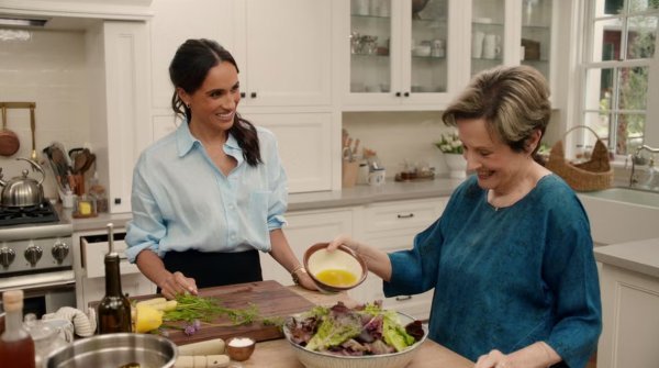 Meghan Markle, Annine Bing košulja