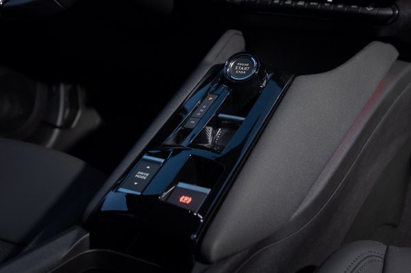 Alfa Romeo Junior Ibrida Q4