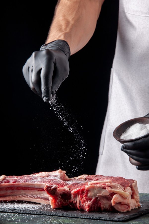 Za razliku od nekih biljnih ulja, goveđi loj je tradicionalna masnoća koja je minimalno prerađena i ne sadrži kemijske ekstrakte ili aditive