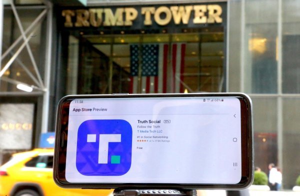 Trumpova društvena mreža Truth Social