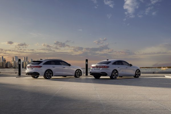 Audi A5 e-hybrid limuzina (desno) i Audi A5 e-hybrid Avant