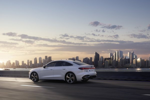 Audi A5 e-hybrid limuzina