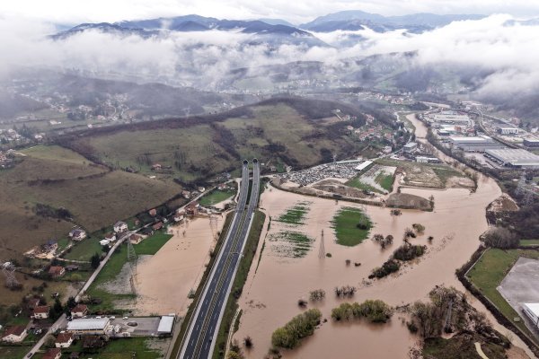 Nabujala rijeka Bosna u BiH, pogled iz zraka