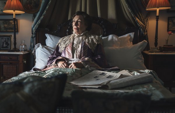 Anjelica Huston u ulozi Lady Tressillian
