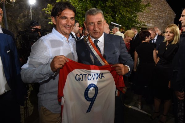  Dalić je Gotovini uručio dres
