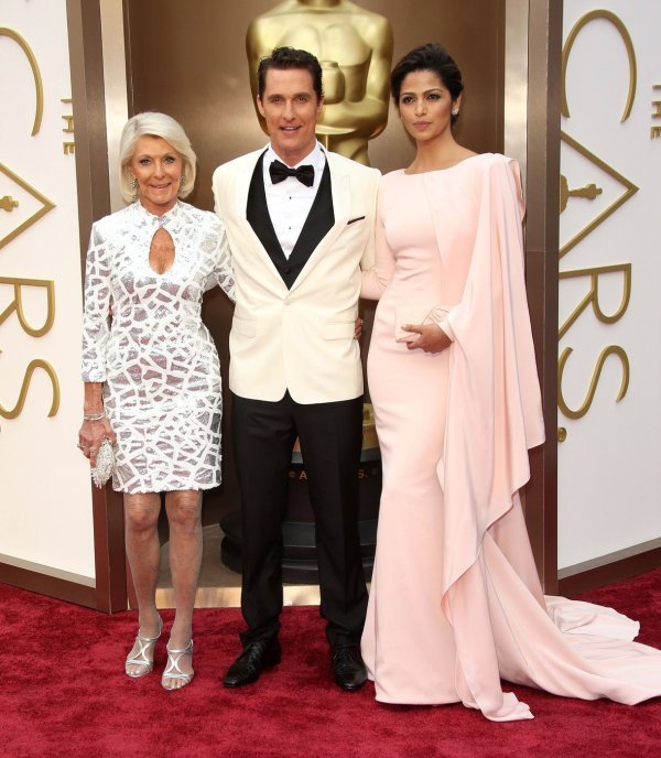 Majka Kay, Matthew McConaughey i supruga Camila