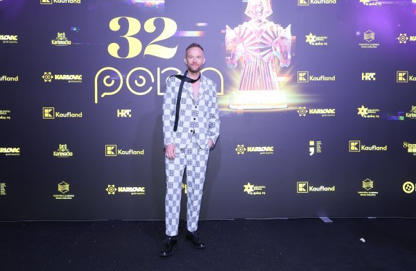 Saša Lozar