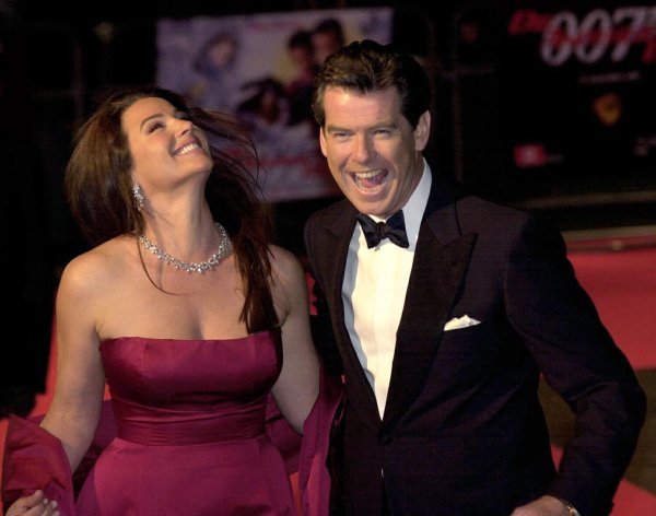 Pierce Brosnan i Keely Shaye Smith