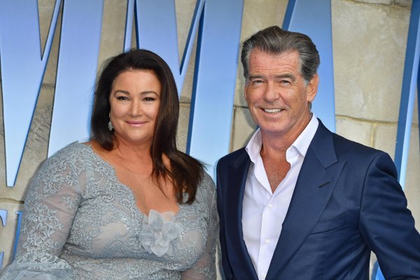 Keely Shaye Smith i Pierce Brosnan